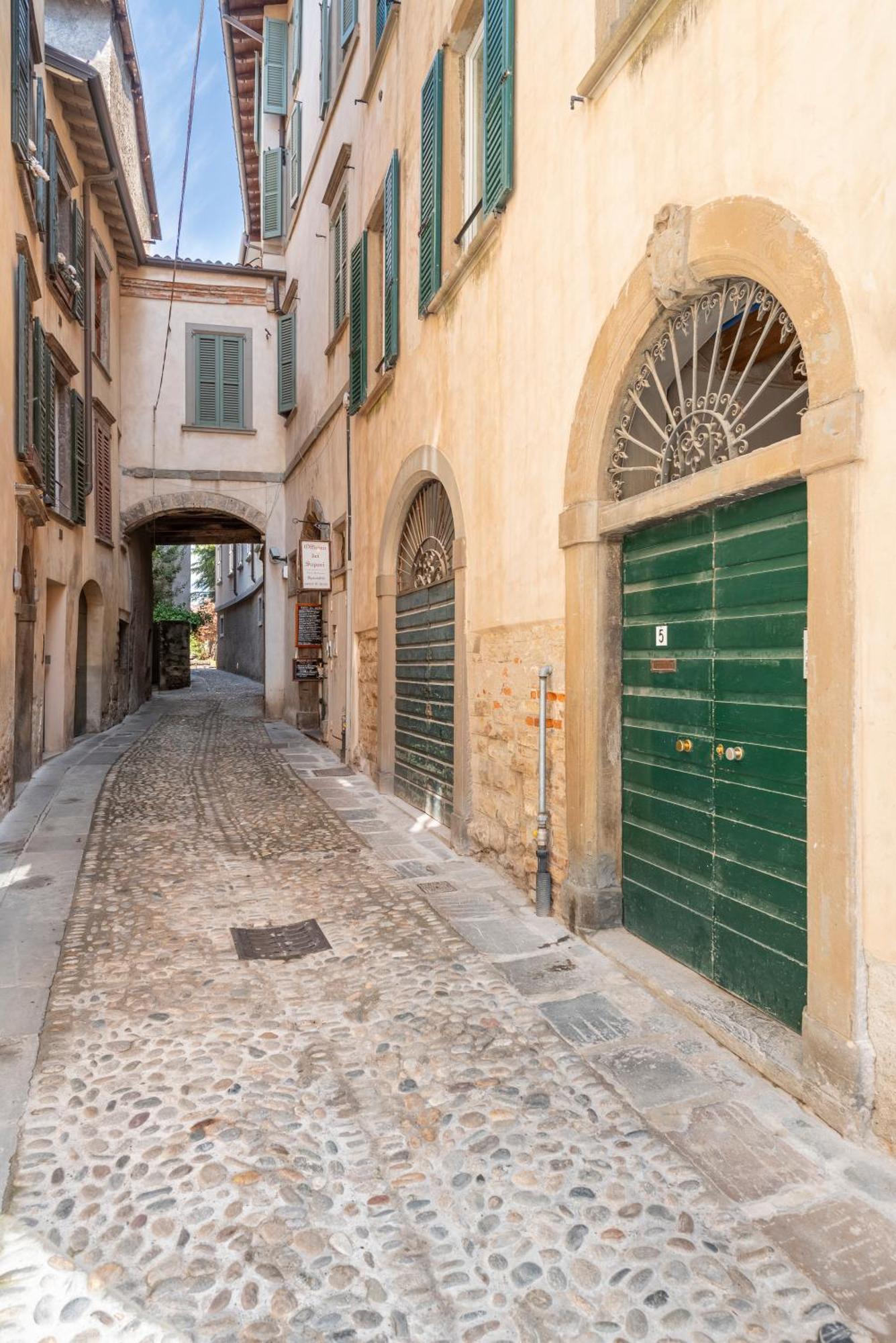 Golden Chic - Citta Alta Apartman Bergamo Kültér fotó
