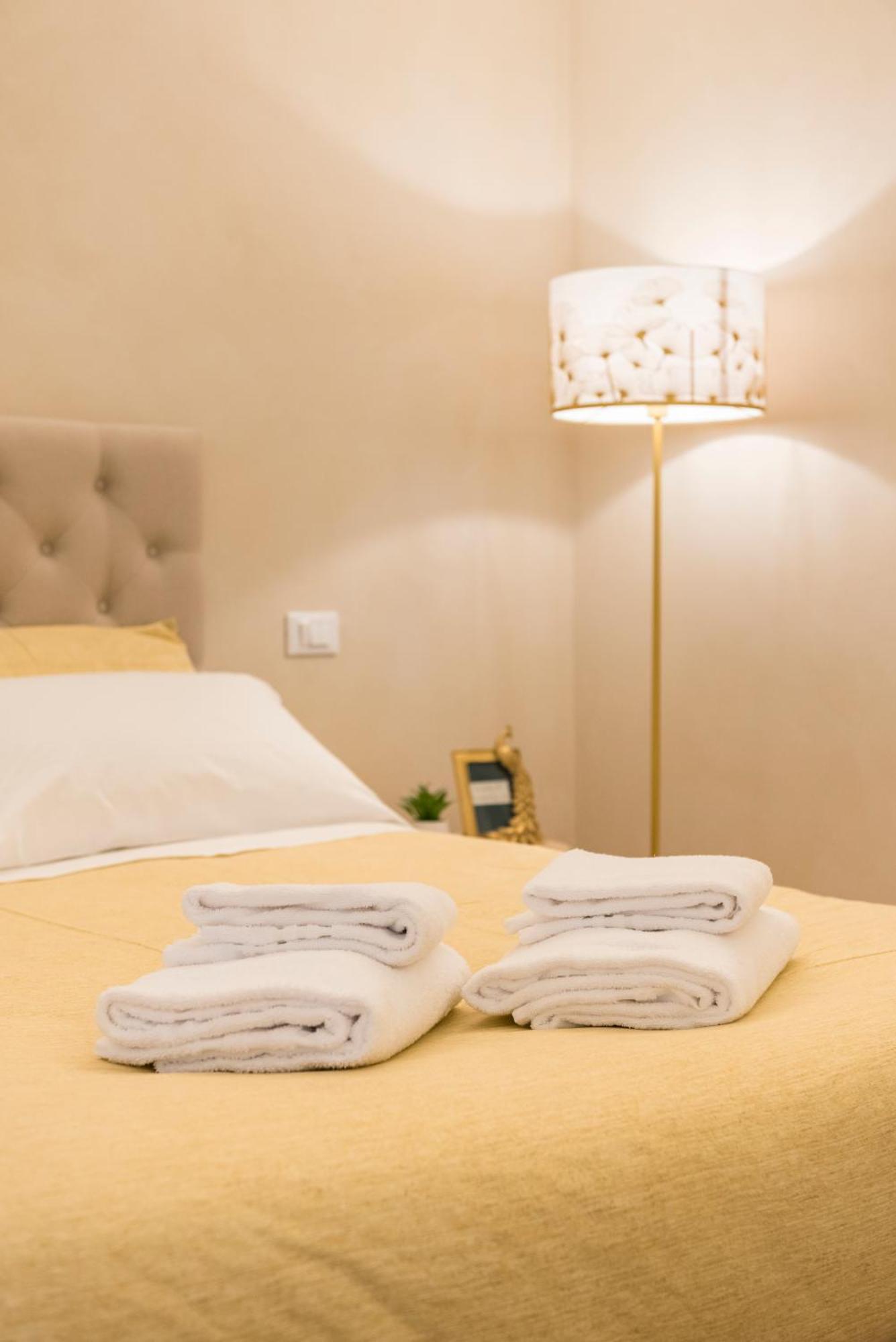 Golden Chic - Citta Alta Apartman Bergamo Szoba fotó