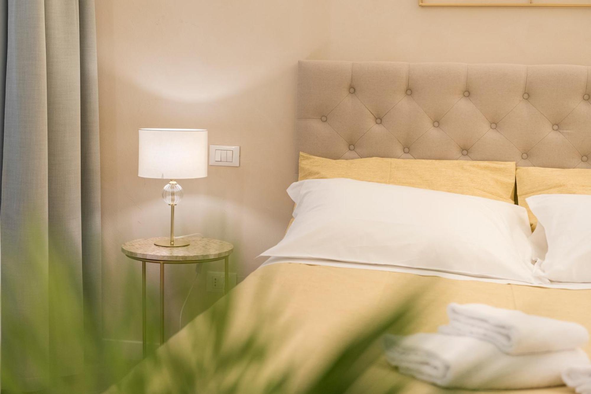 Golden Chic - Citta Alta Apartman Bergamo Szoba fotó